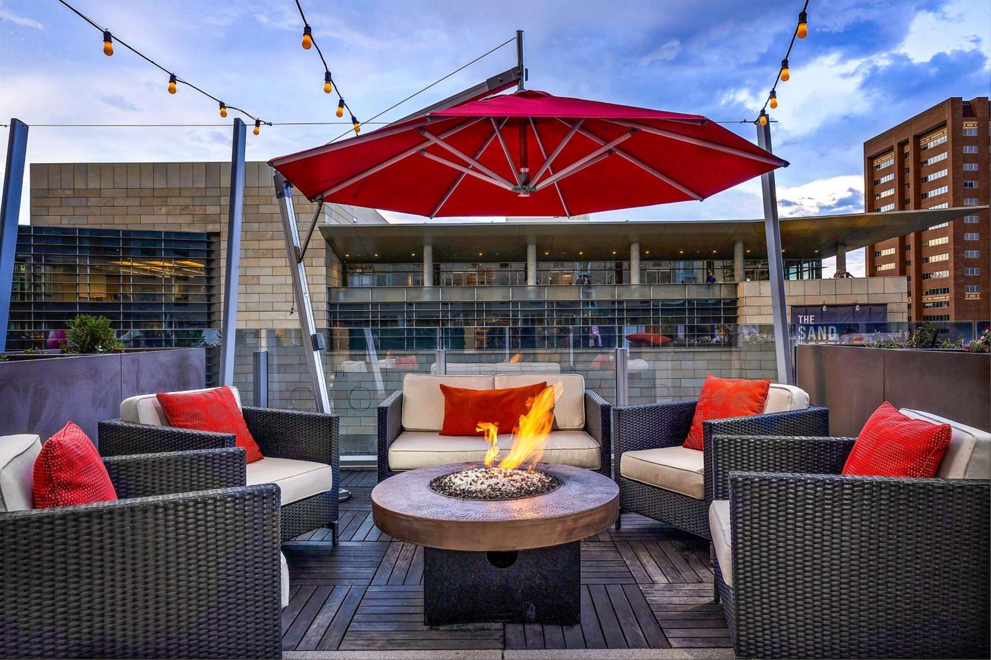 The Art Hotel Denver, Curio Collection By Hilton Bagian luar foto